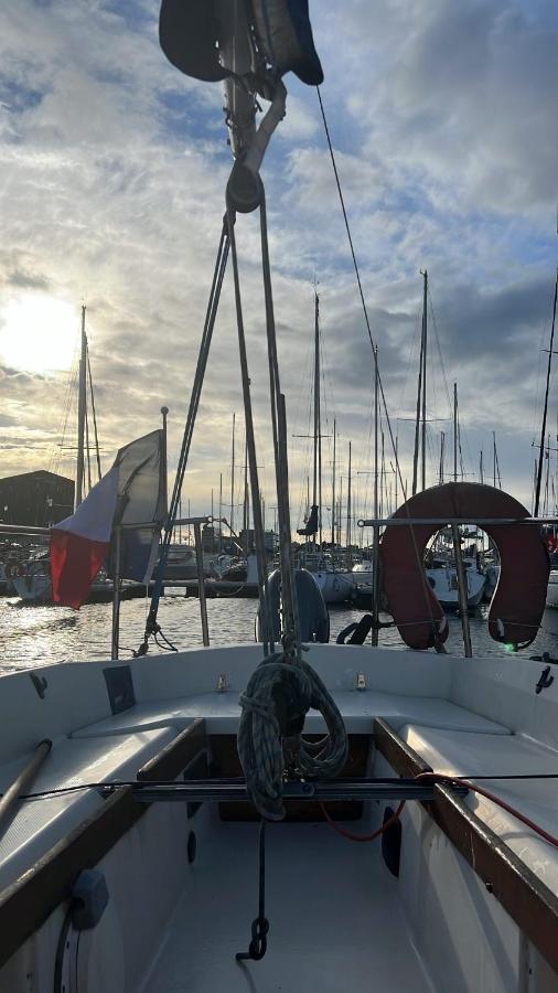 Nuit Insolite Sur Un Bateau Au Havre 르아브르 외부 사진